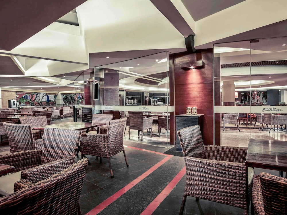 Mercure Convention Center Ancol 45/63
