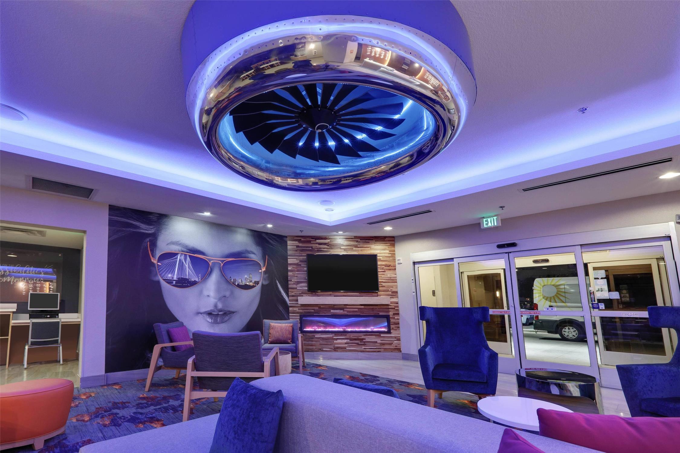 La Quinta Inn & Suites by Wyndham Dallas Love Field 13/22