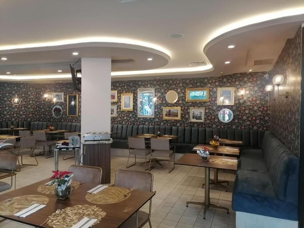 restaurant cafeteria
