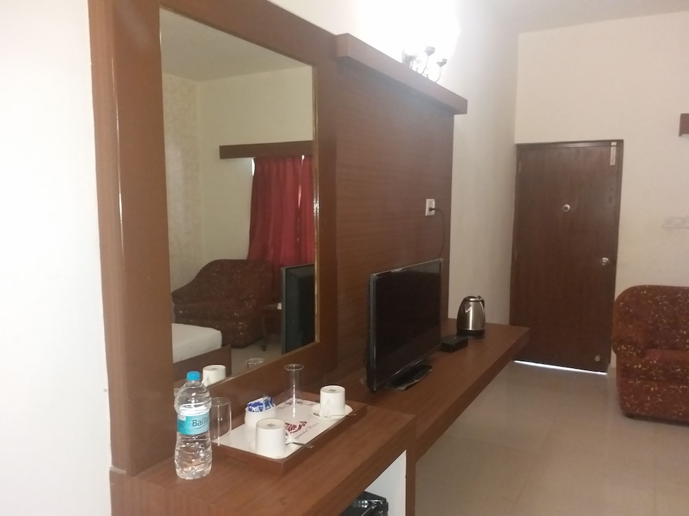 Jayamahal Palace Hotel 67/68