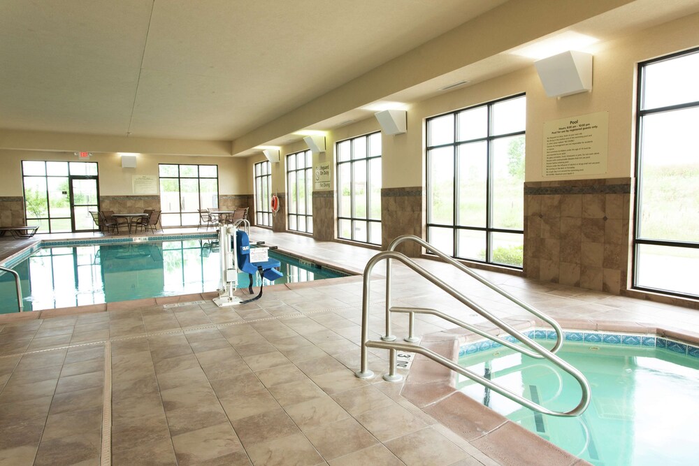 Hampton Inn Suites Ankeny 57/59
