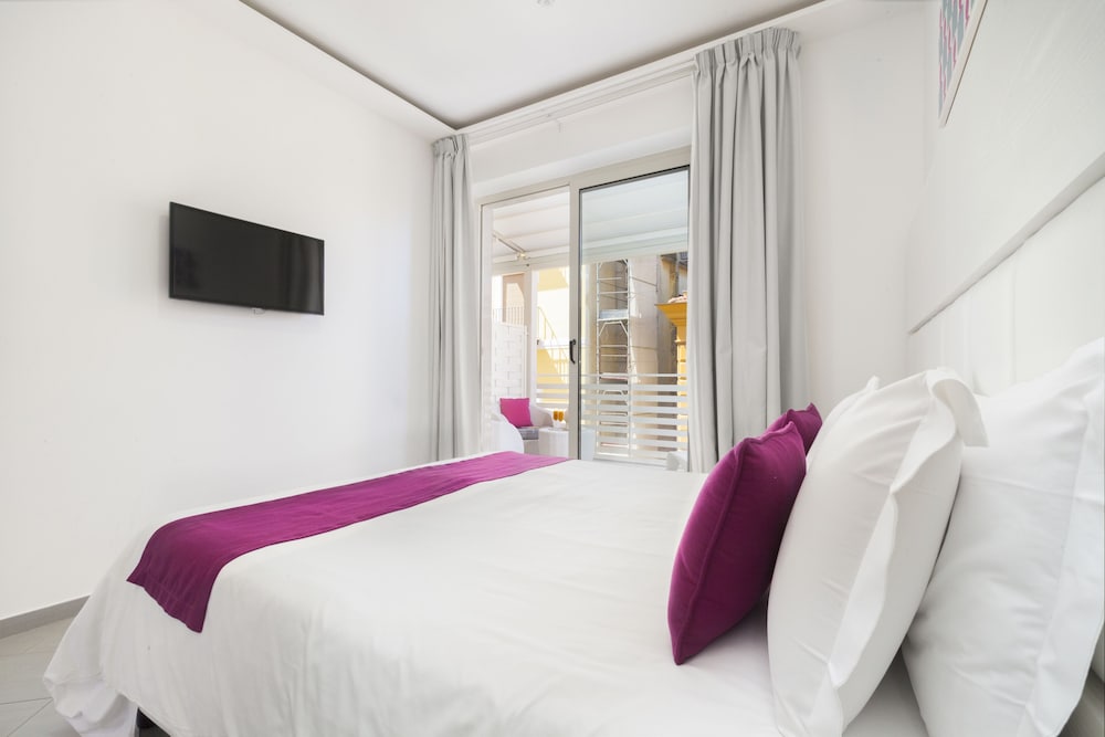 Tasso Suites 27/71