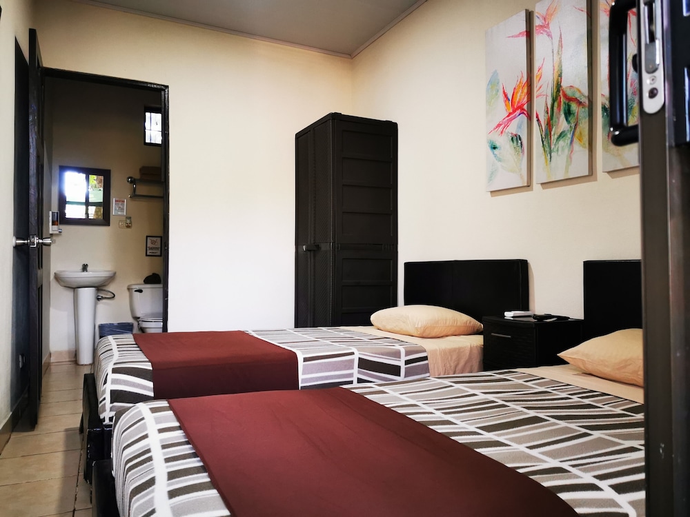 ROOM, TWIN BEDS