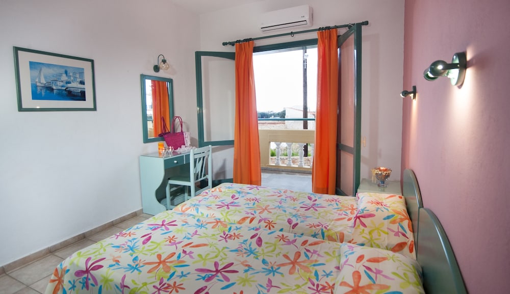 THEONI APARTMENTS 27/63