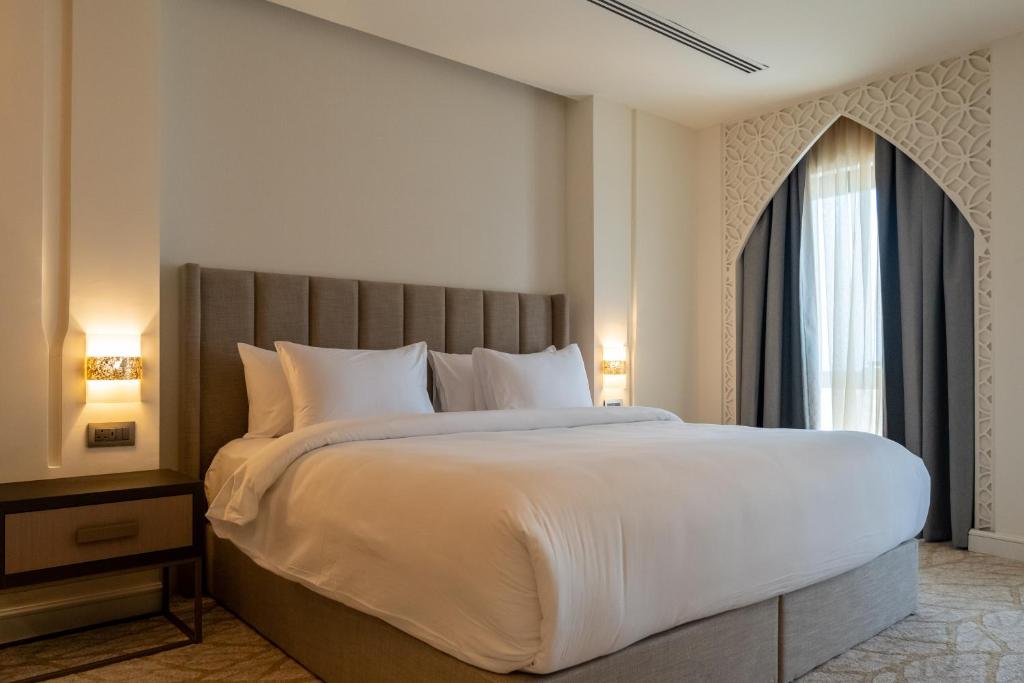 PREMIER, 2 BEDS, CITY VIEW