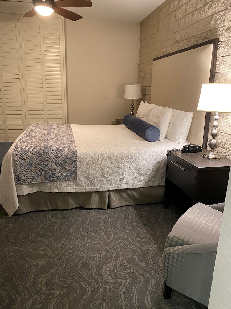 Getaways At Palm Springs Tennis Club 27/50