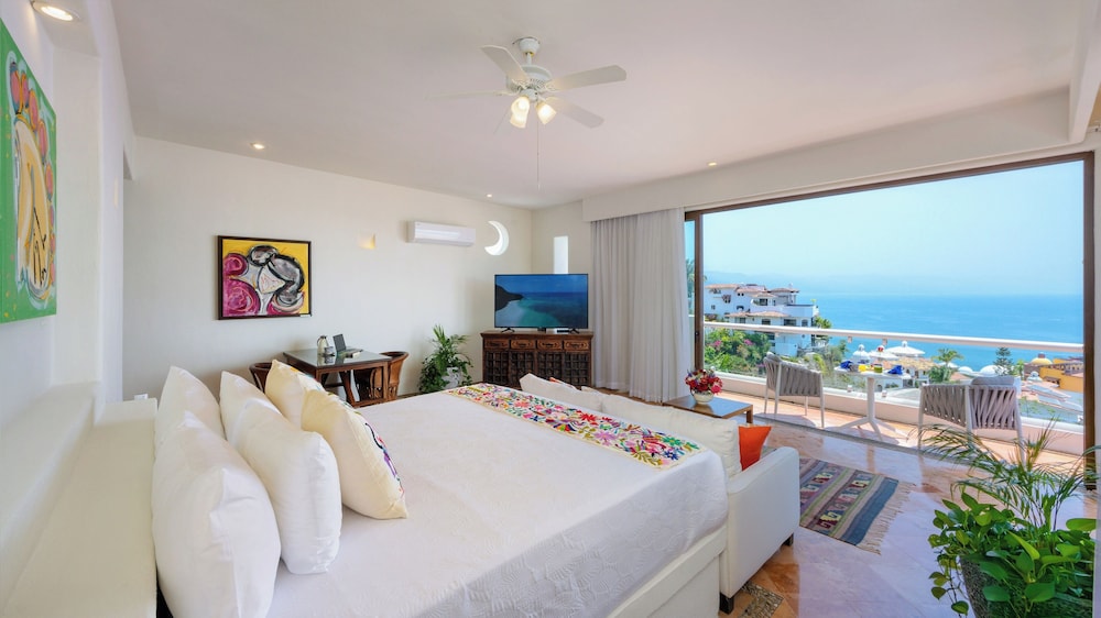DELUXE, SUITE, KING BED, OCEAN VIEW, SOFA