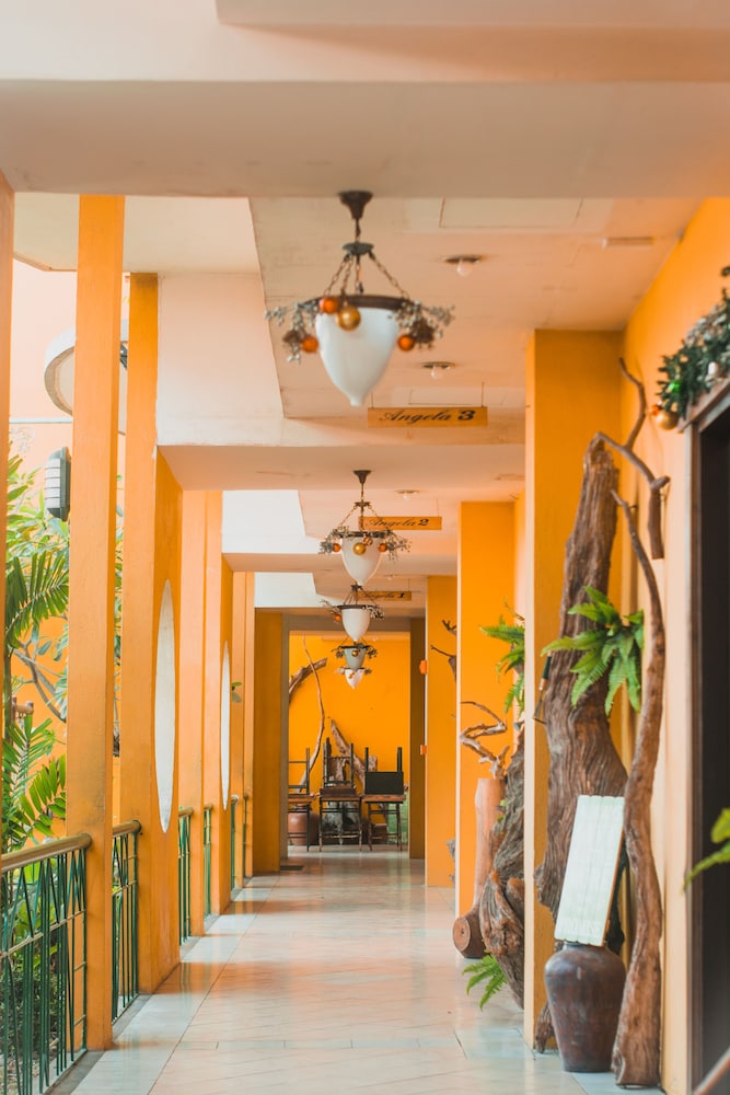 Country Village Hotel 5/37