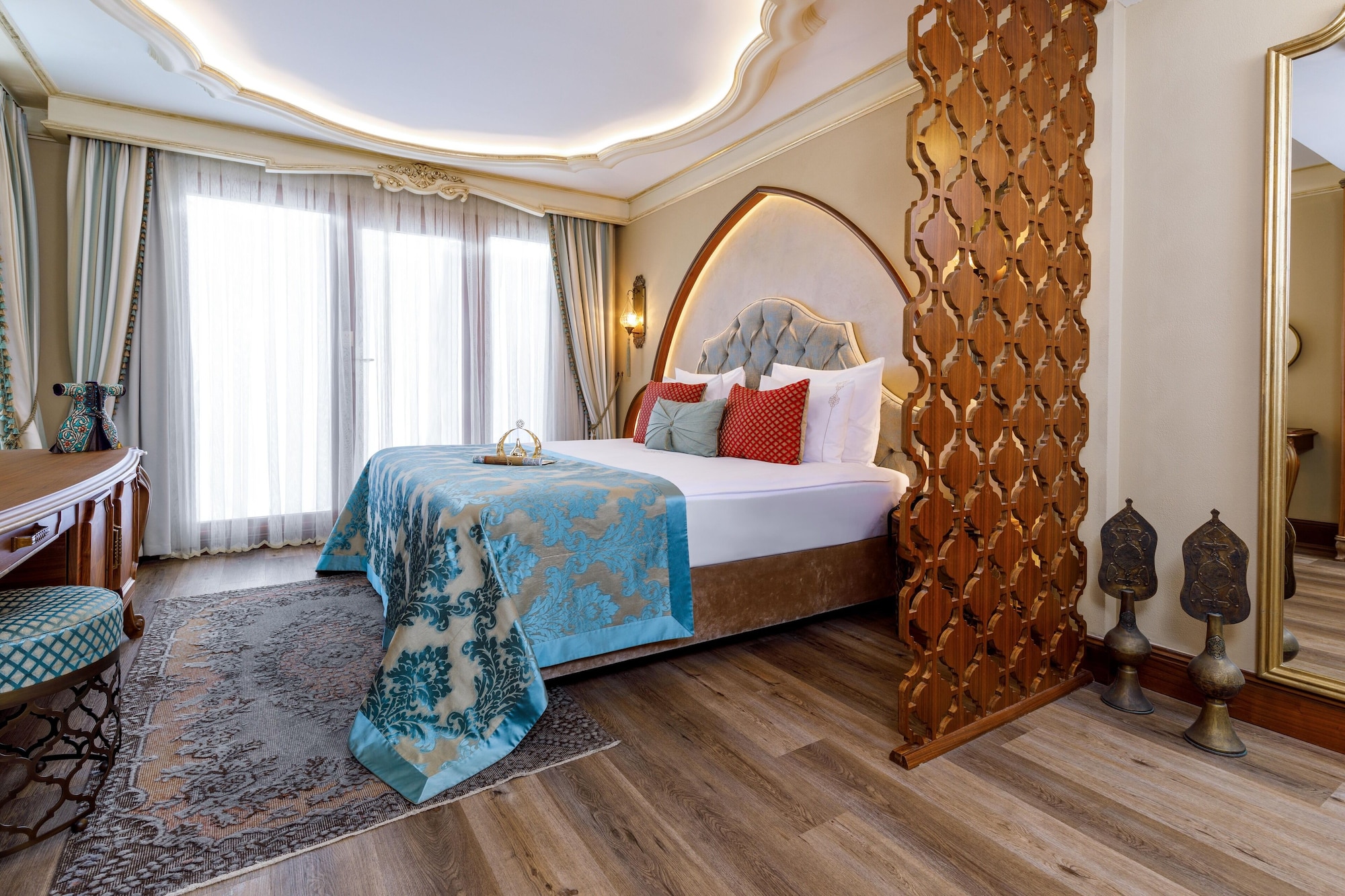 ROMANTIC, SUITE