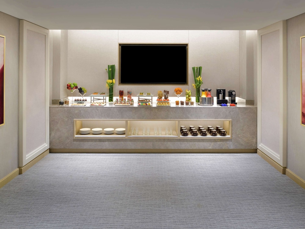 MOVENPICK HOTEL BAHRAIN 12/72