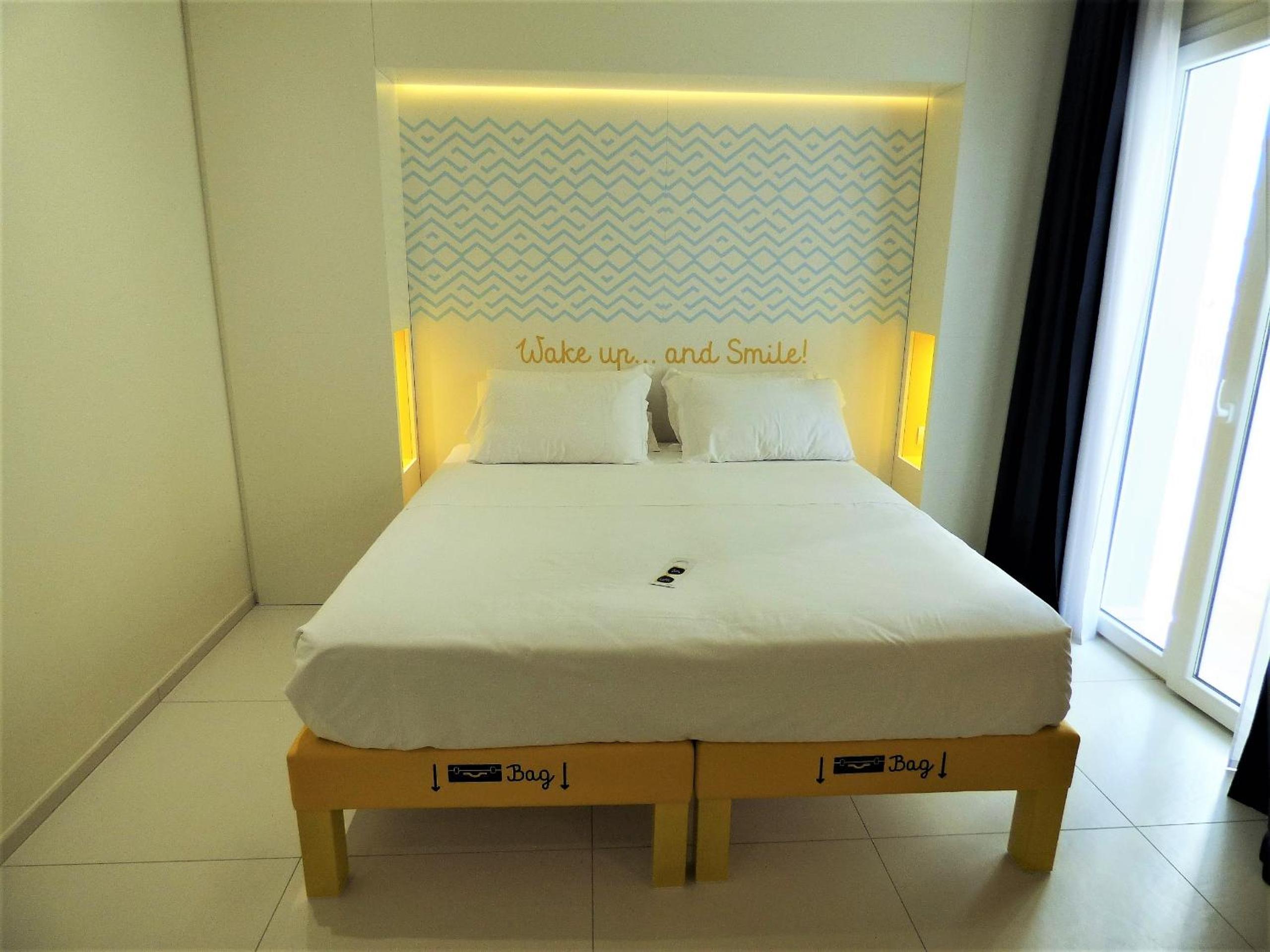 Room, Double Bed, Lateral Side Sea View, Balcony، HOTELTREVI 6/10