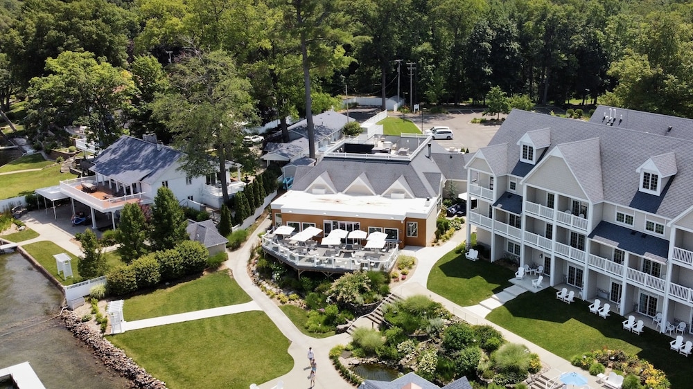 Bay Pointe Inn 3/50
