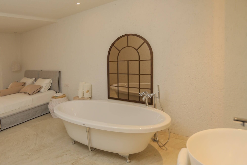 Avalon Boutique Hotel & Suites 58/59