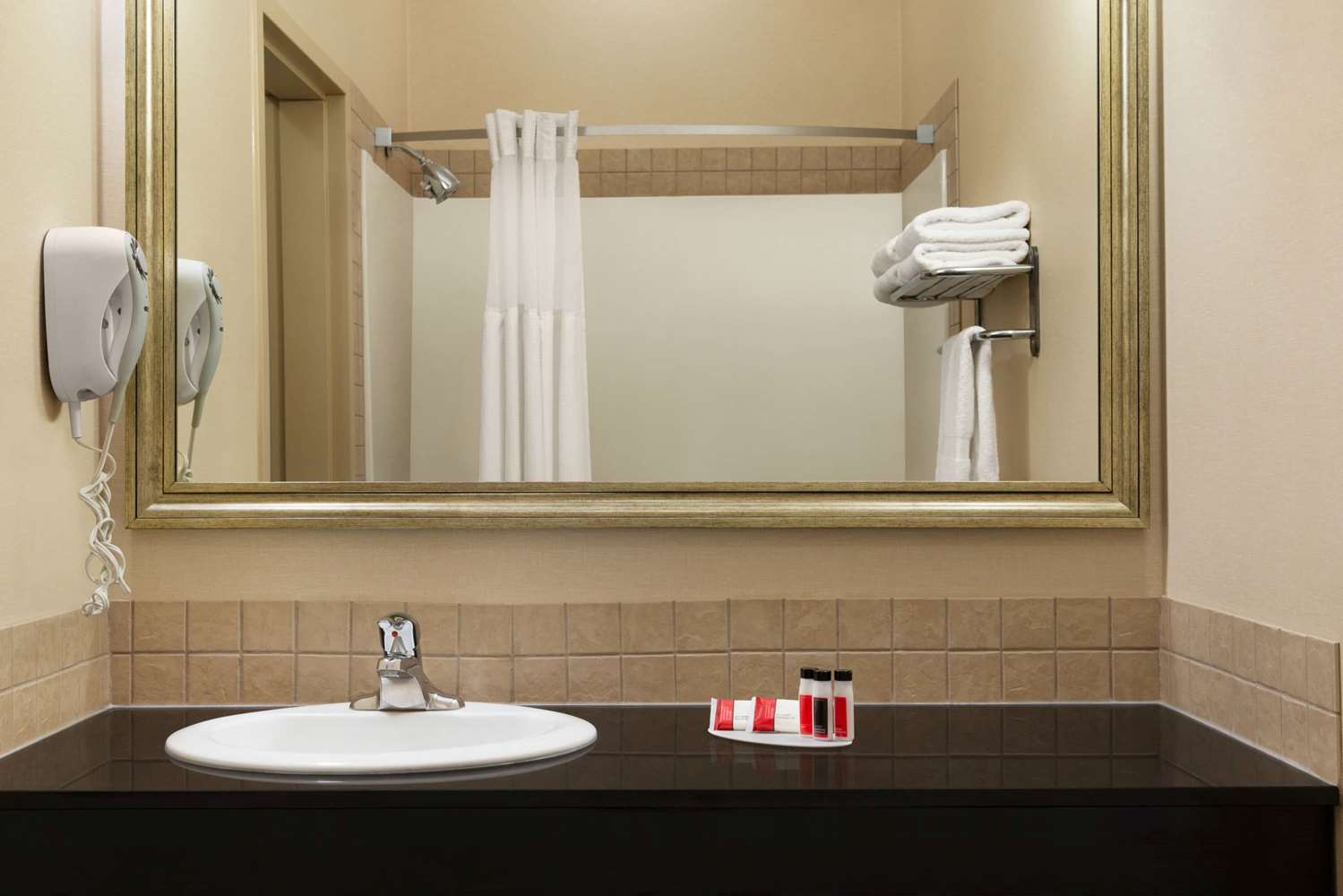 Ramada By Wyndham Drayton Valley 26/26