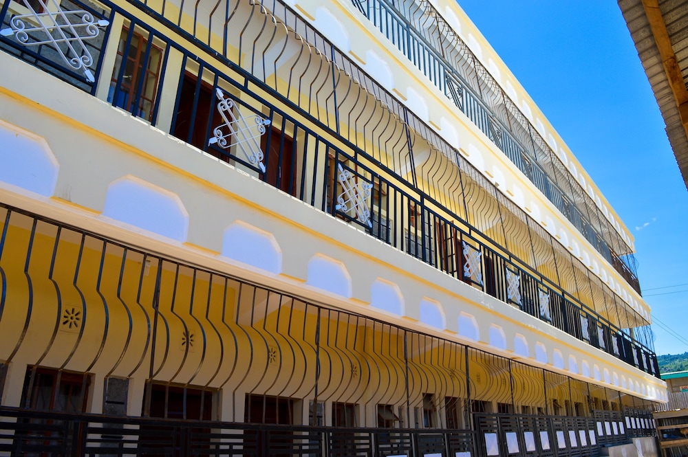 Saboti Hotel 3/19