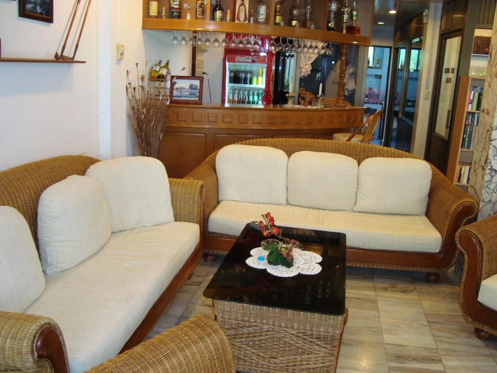 A&B Hotel 5/48