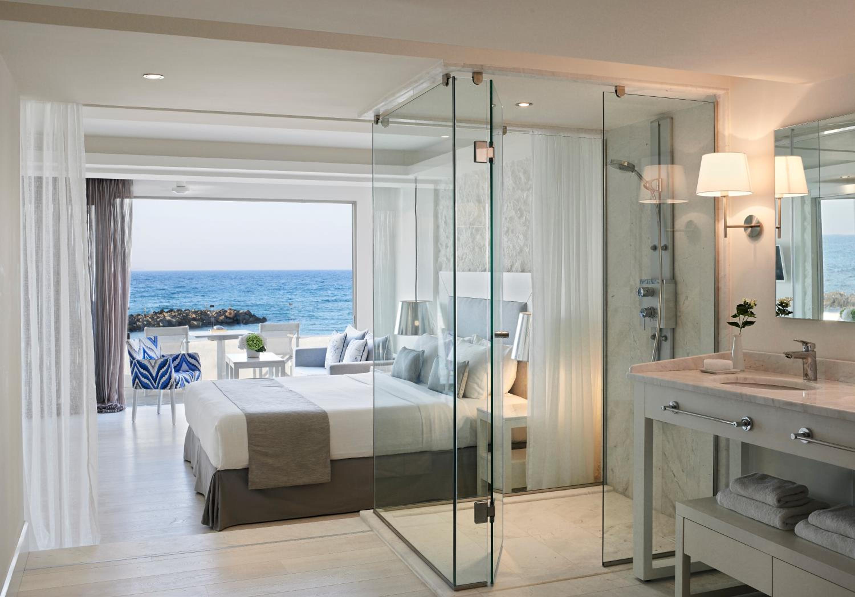 2 Bedrooms, Island, Suite, Sea Front