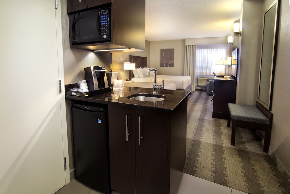 Holiday Inn Calgary- Airport 49/65