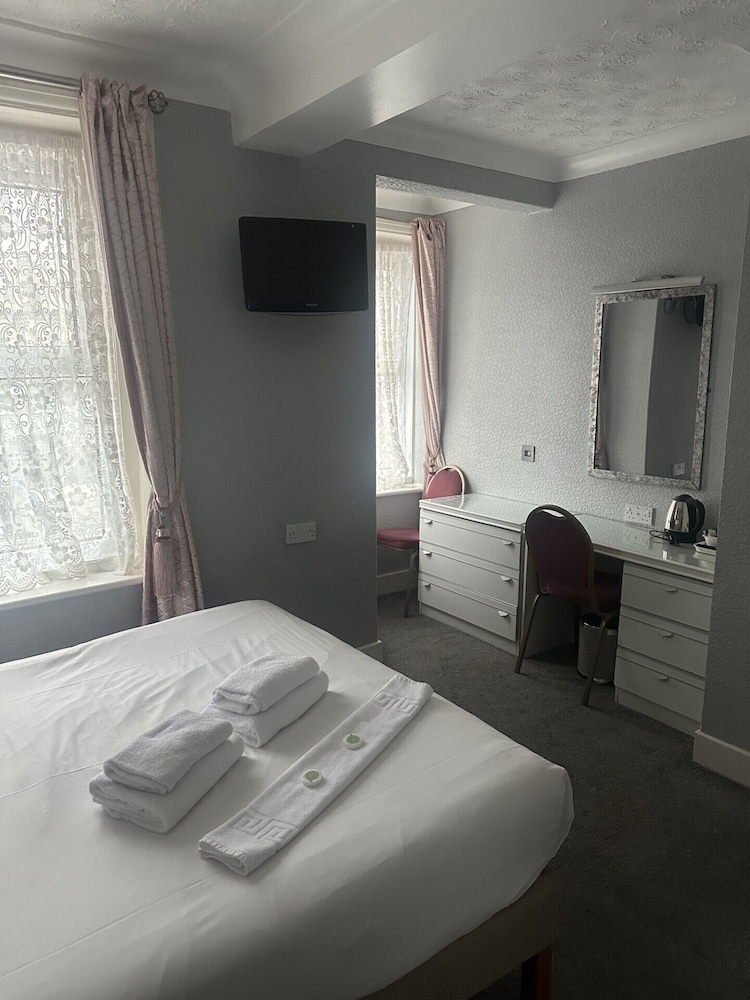 ROOM, SINGLE