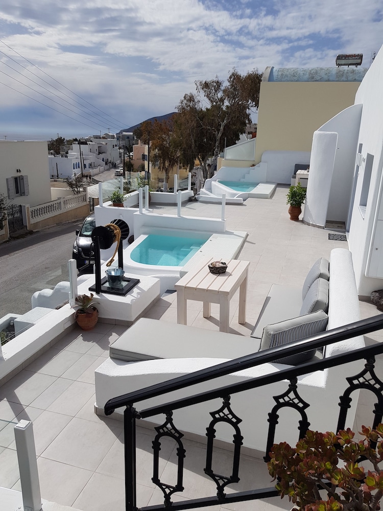 Amera Suites 33/48