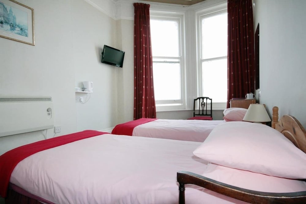 OYO Marine Parade Hotel Eastbourne Pier 25/60