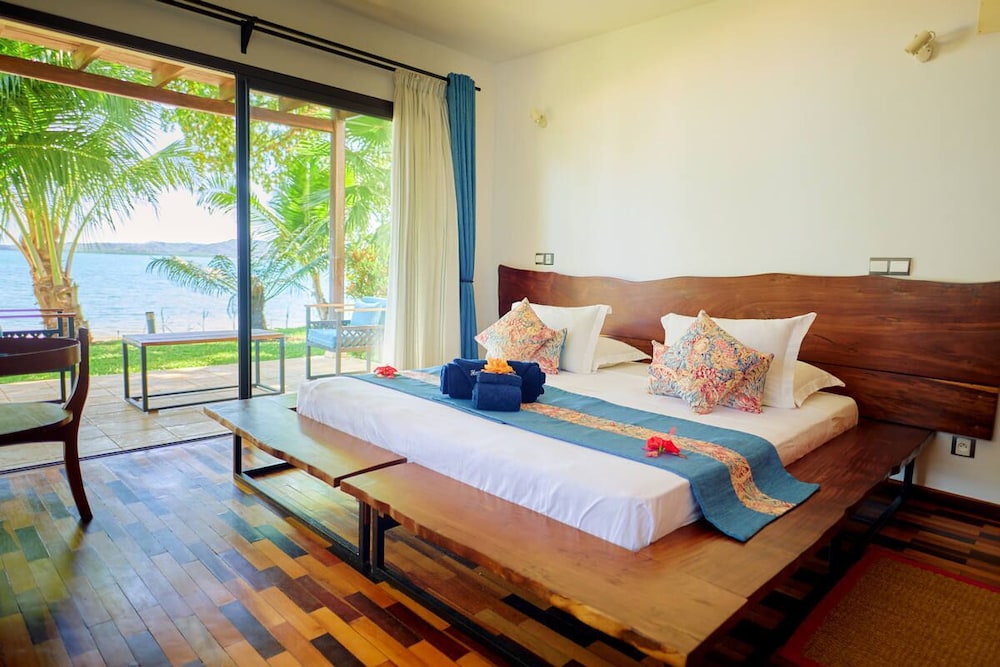 4 BEDROOMS, LUXURY, VILLA, BEACH SIDE, PRIVATE POOL