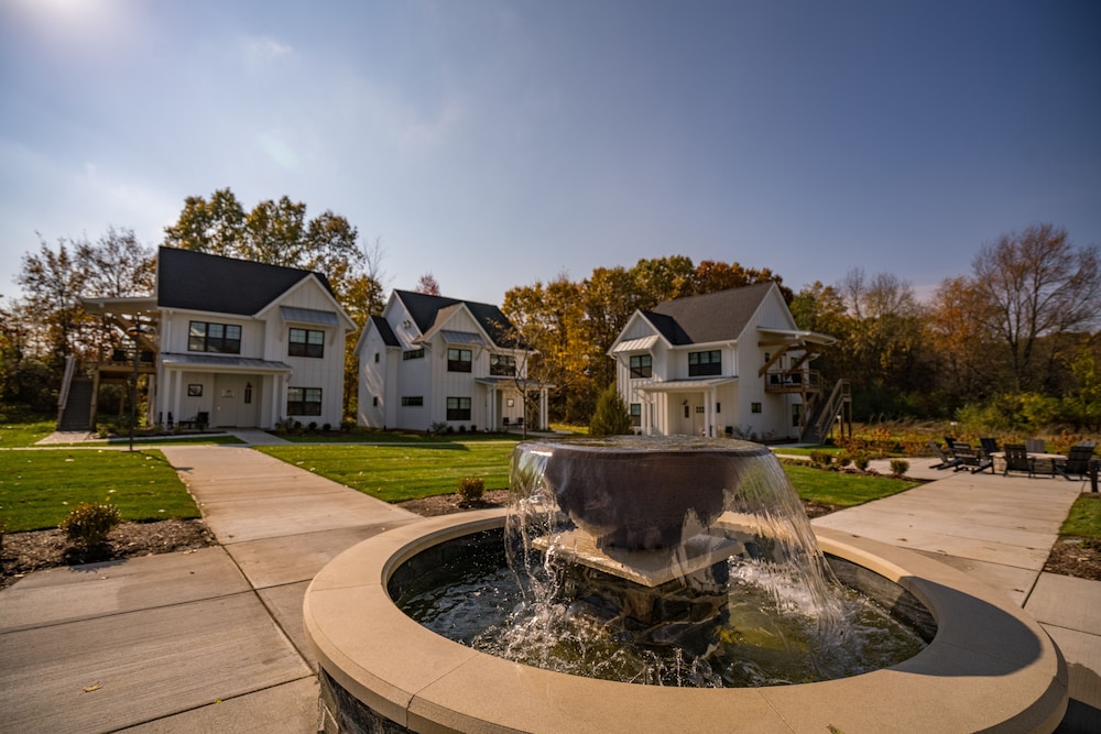 Bay Pointe Inn 47/50