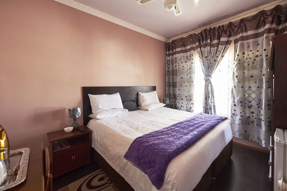 Flossie S Bed And Breakfast 9/32