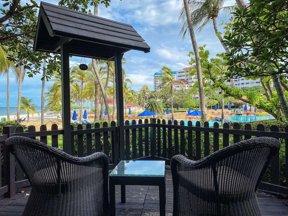 Dusit Thani Hua Hin 87/94