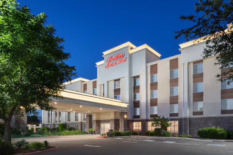 Hampton Inn & Suites Fresno, CA 2/45