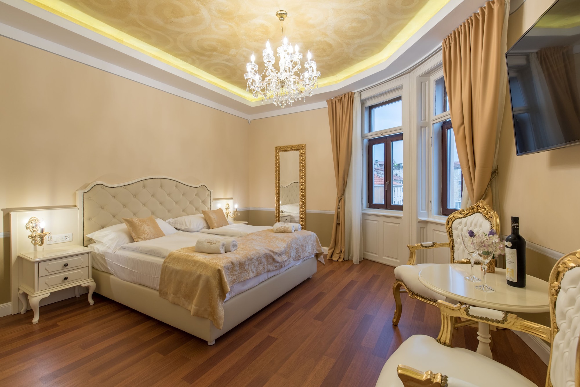 DELUXE, DOUBLE BED, CITY VIEW