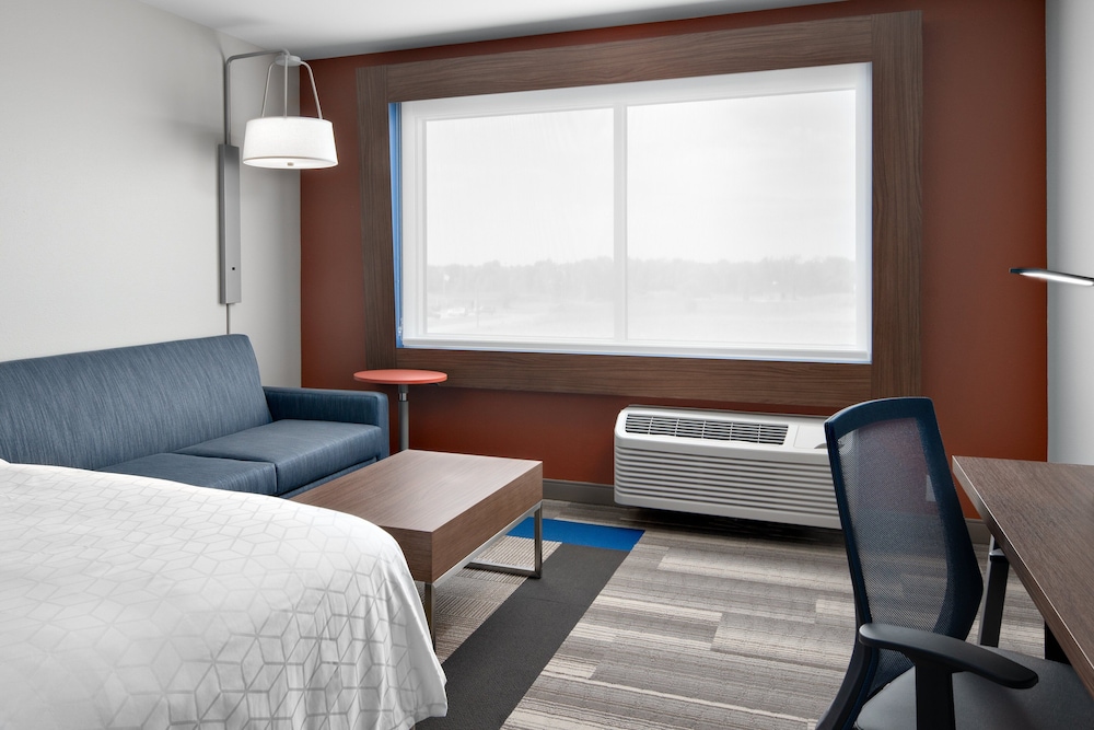 Holiday Inn Express & Suites Elkhorn - Lake Geneva Area 13/55