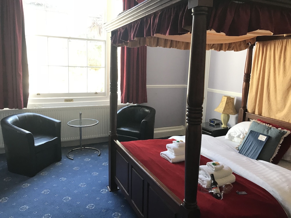 Four Poster, Double Bed