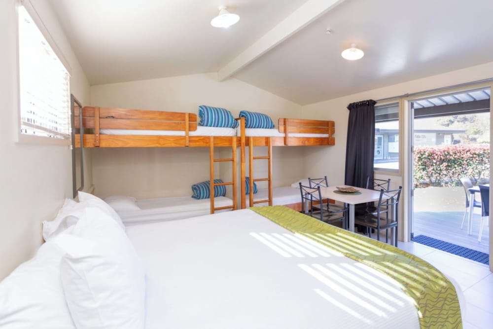 DELUXE, CABIN