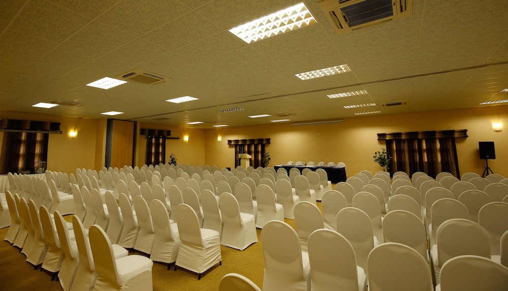 Maun Lodge 25/45