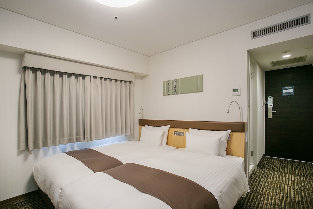 STANDARD, TWIN BEDS, LIGHT HOUSEKEEPING