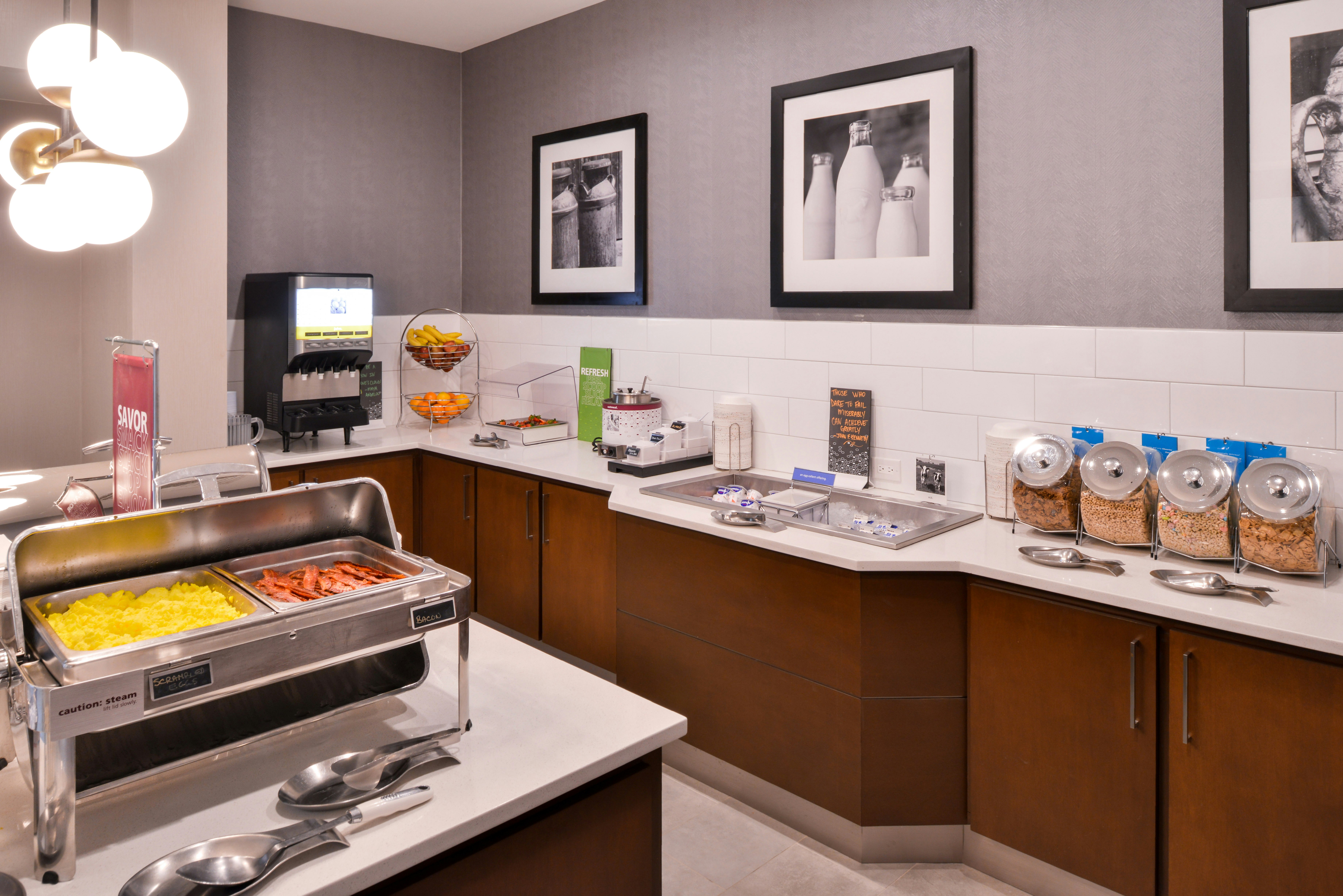 Hampton Inn & Suites Legacy Park-Frisco 27/55