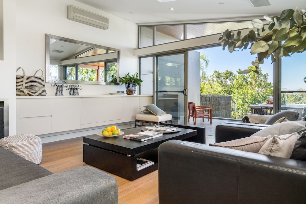 The Oasis Apartments and Treetop Houses 30/47