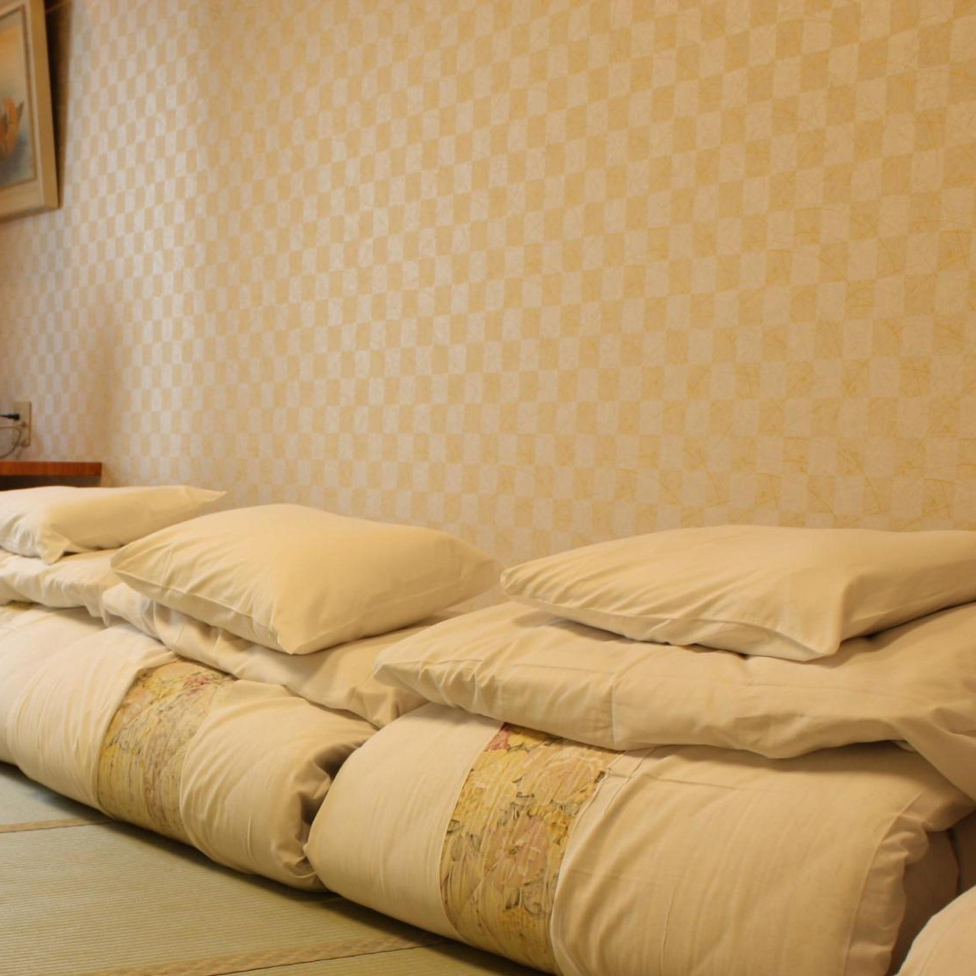 Japanese, Twin Beds