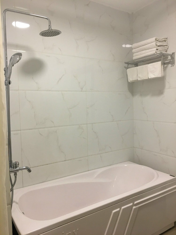Anova 2 Hotel 32/33