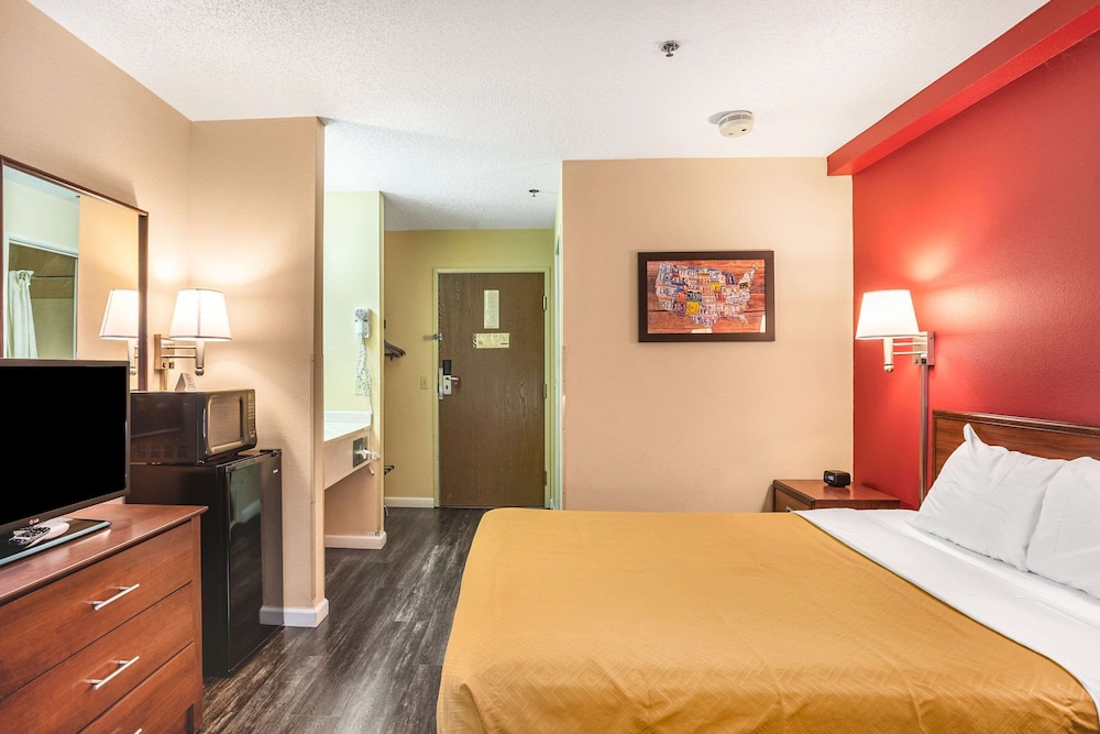 Econo Lodge Princeton 12/43