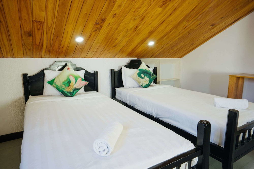 5 BEDROOMS, VILLA