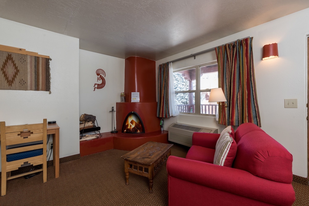 El Pueblo Lodge 54/71
