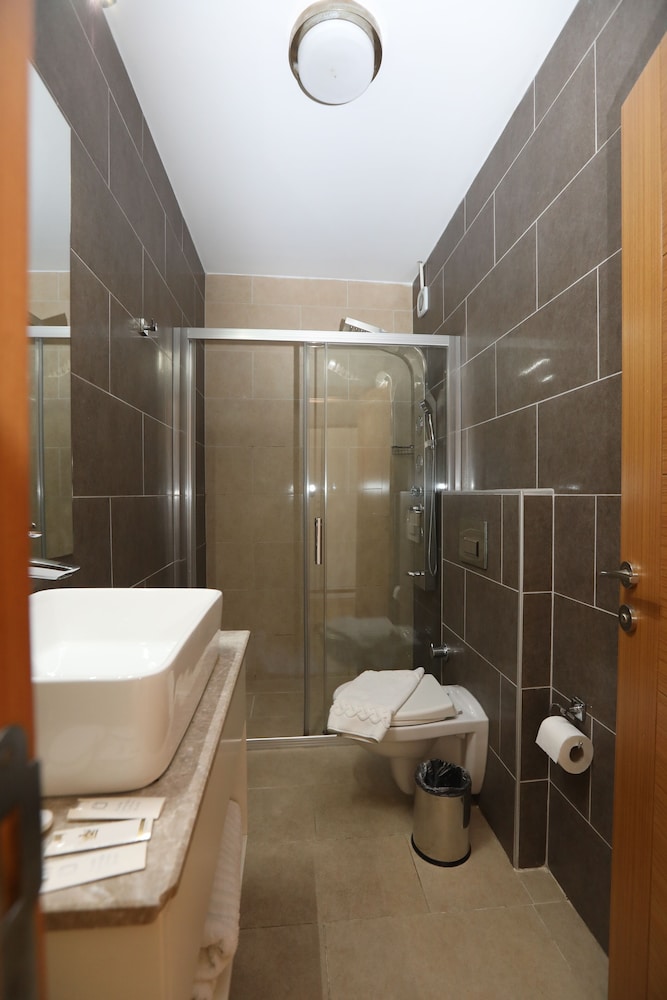 Mezzo Hotel 52/56