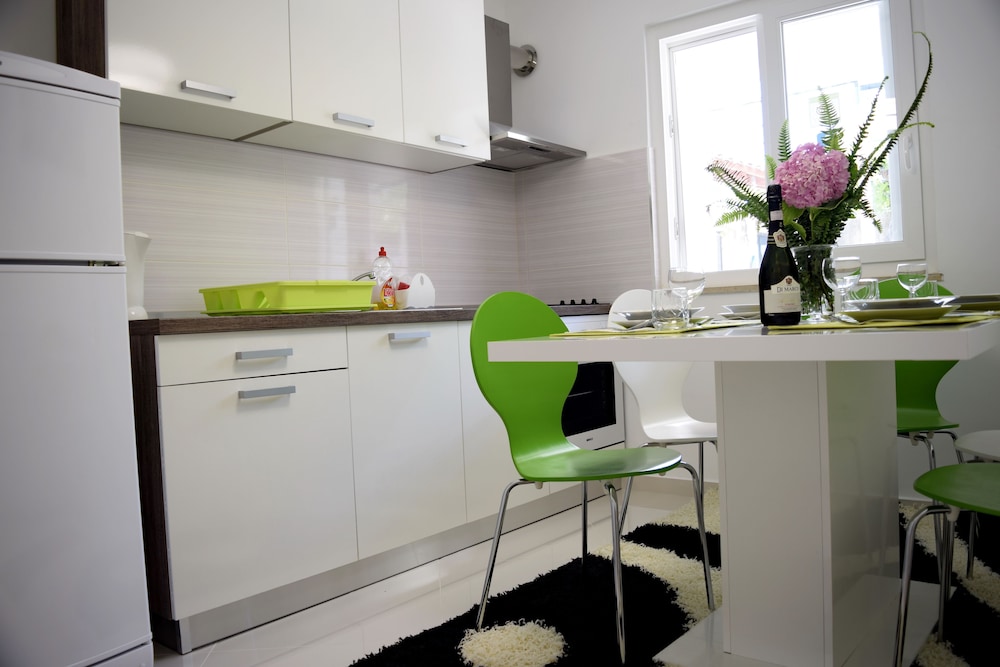 Jele Rooms 34/50