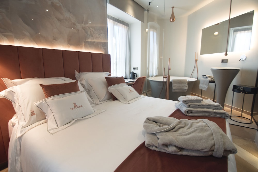 Tritone Luxury Suites 5/30