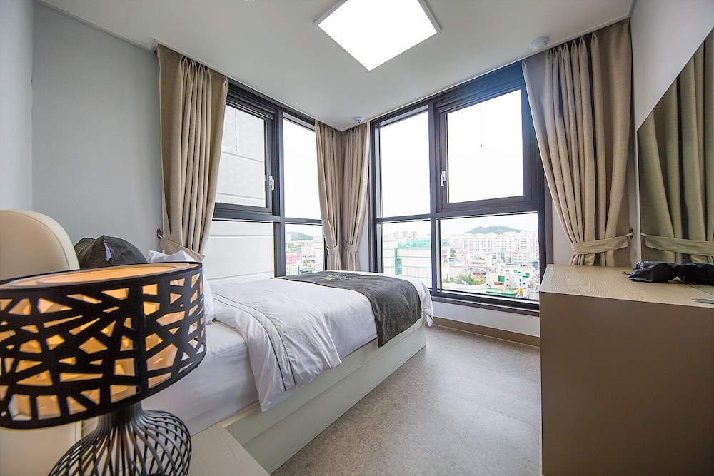 Shine Hotel 24/50