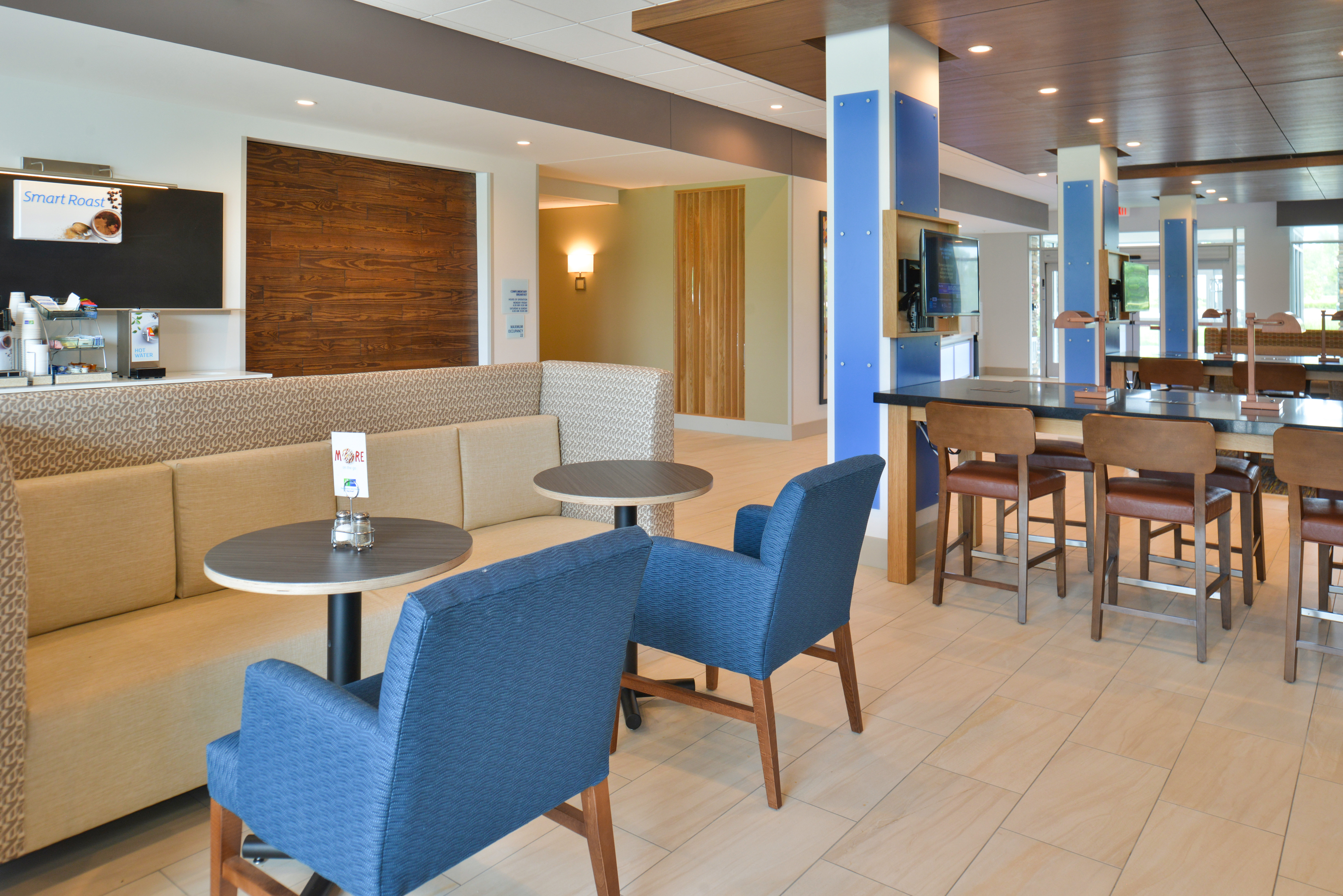 Holiday Inn Express & Suites OMAHA AIRPORT 50/64