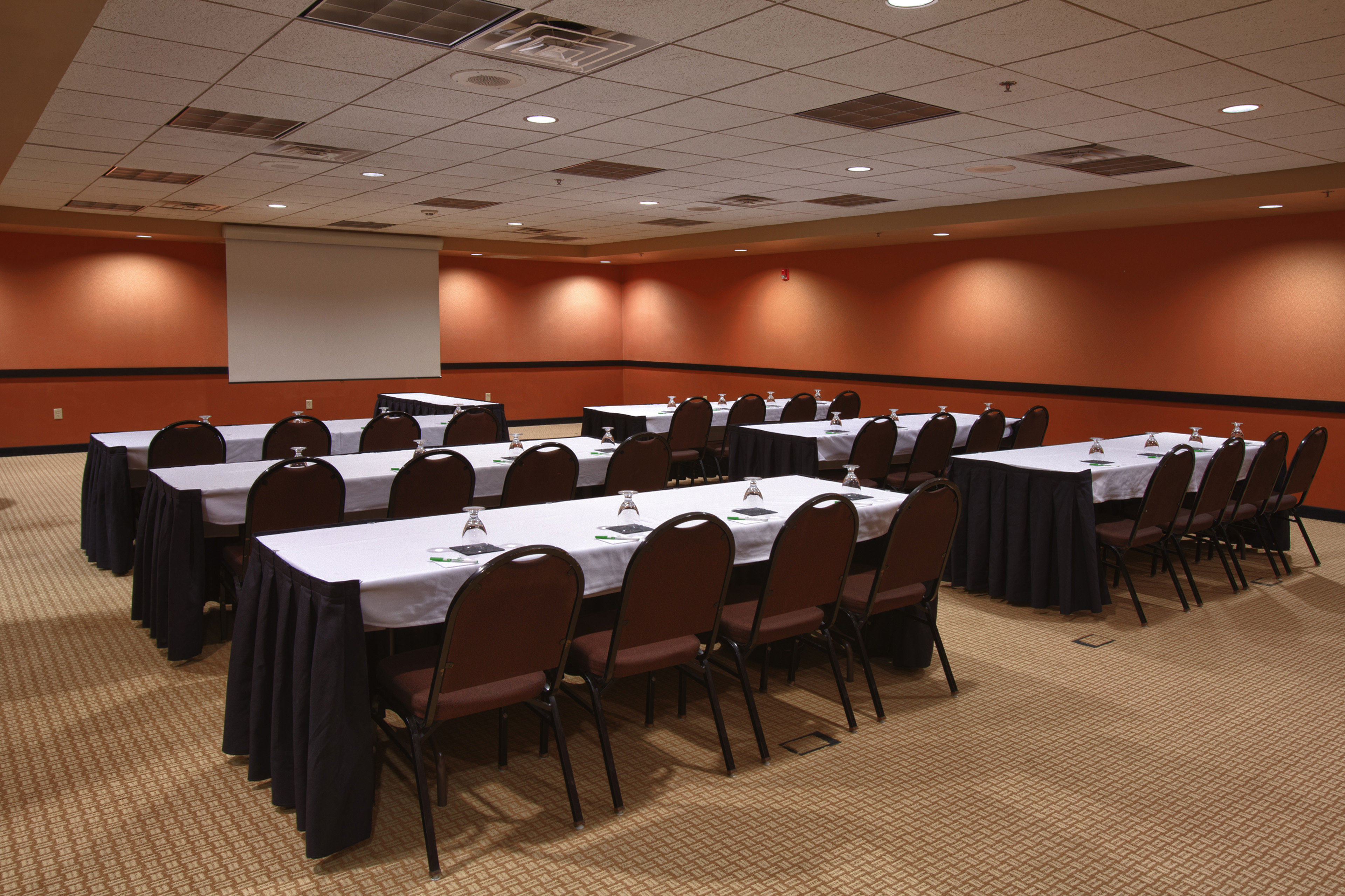 Holiday Inn Hotel Suites St Paul Ne Lake Elmo 66/80