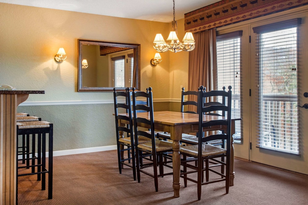 Bluegreen Vacations Blue Ridge Village, an Ascend Collection Resort 34/40